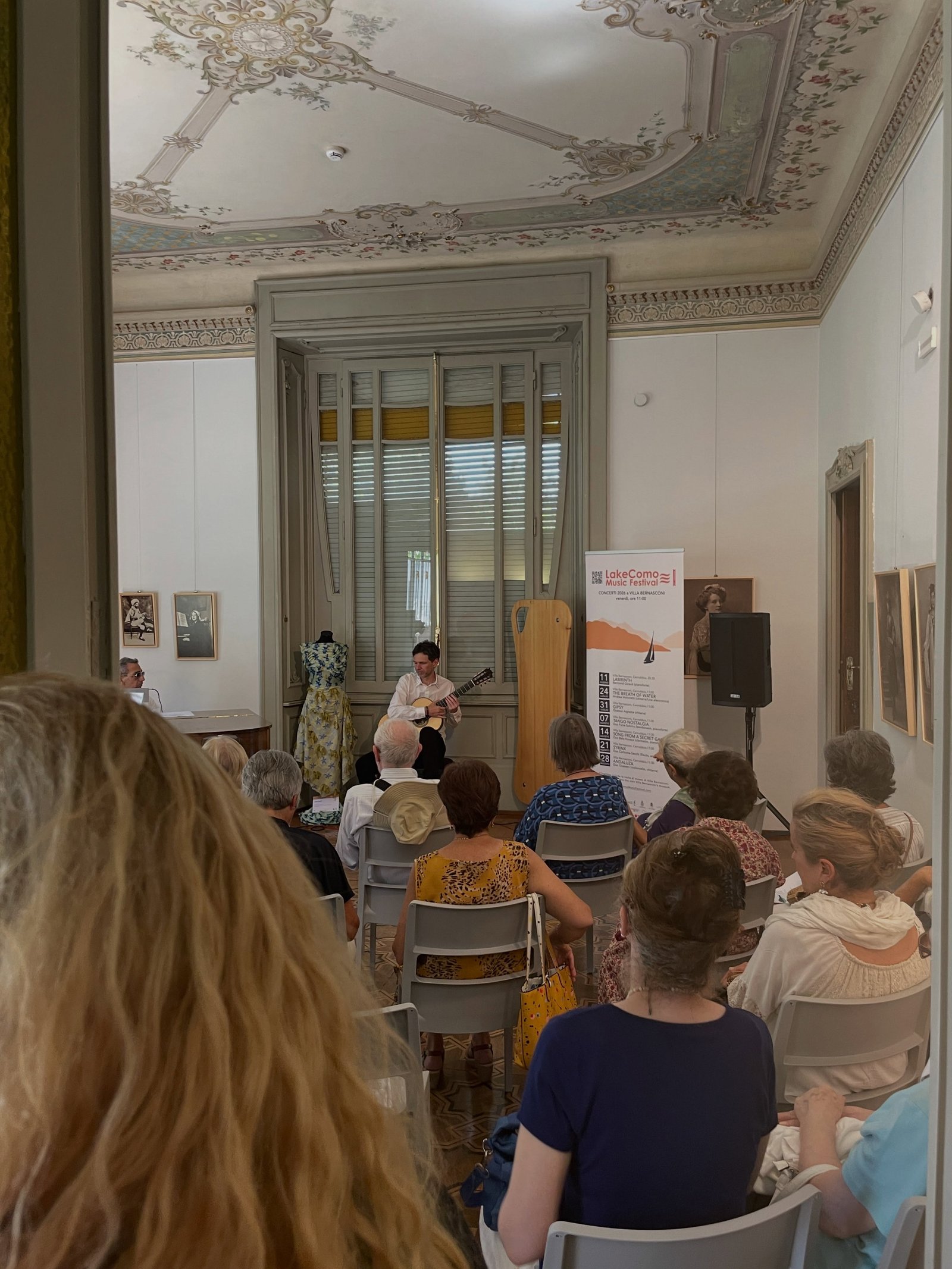 The breath of #water un affascinante viaggio musicale ispirato e dedicato all’acqua di @andrea_vettoretti_guitar oggi ospite del #lakecomo #music #festival nella cornice di @villabernasconi