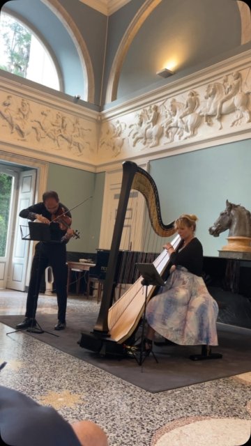 @emanuelsalvador81  e @floraledasacchi Saint-Saëns Fantaisie op 124 #vion #harp #lakecomo #music #festival @villacarlotta_lakecomo